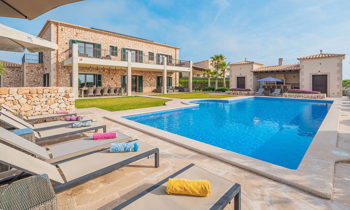 Cala Murada Villa | Villa 'Serafina' with Sea View, Wi-Fi and Air Conditioning