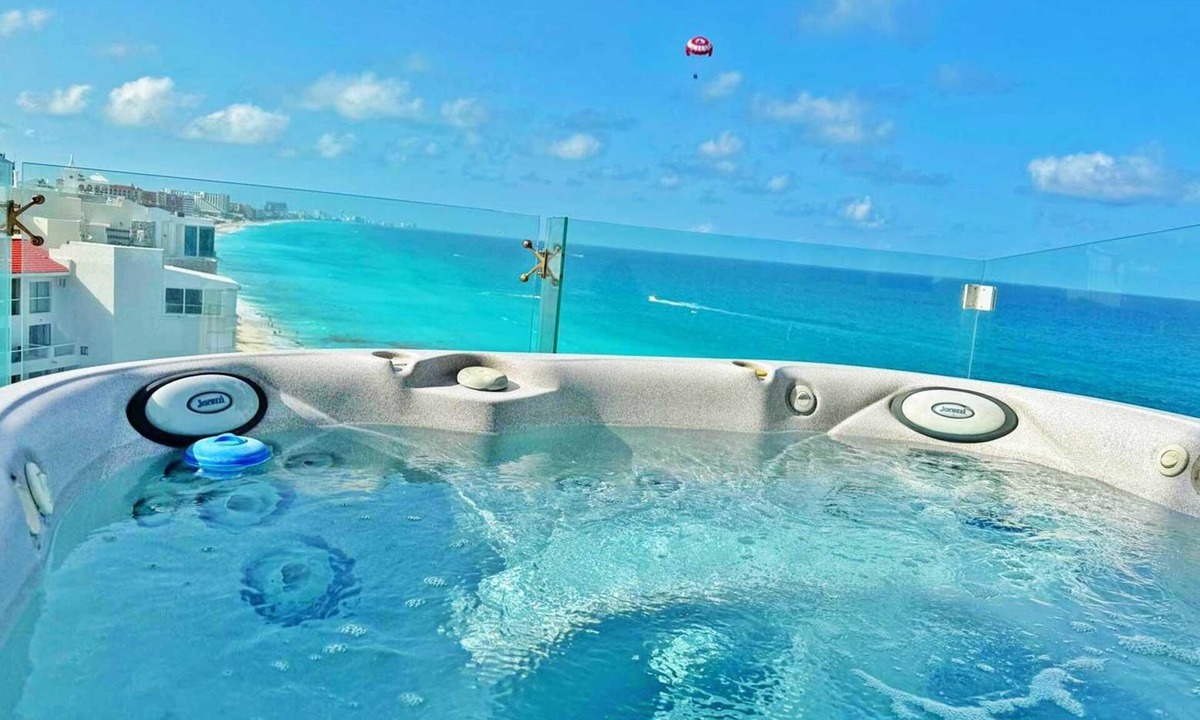 Zona Hotelera Hotel | VRBO Premier Host – Beachfront – 12BR/10Bth – Penthouse Combo #3134