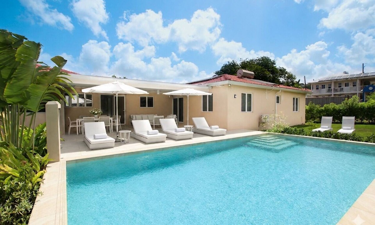 Porters House | Walk to Beach! 5BR Villa w/Pool - Haynes House