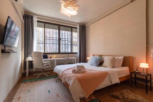 Khlong Toei House | Walk2BTS, KingBed, FastWiFi, FreeLaundry, Netflix