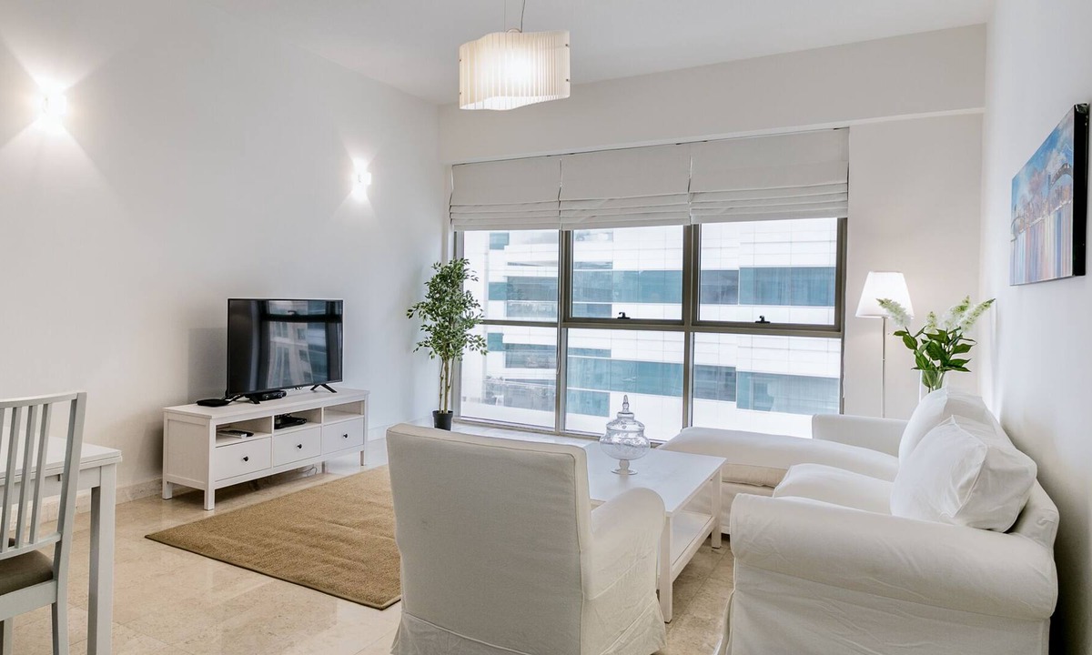 Al Barsha 1 Apartment | Walking Distance from Mall of the Emirates!