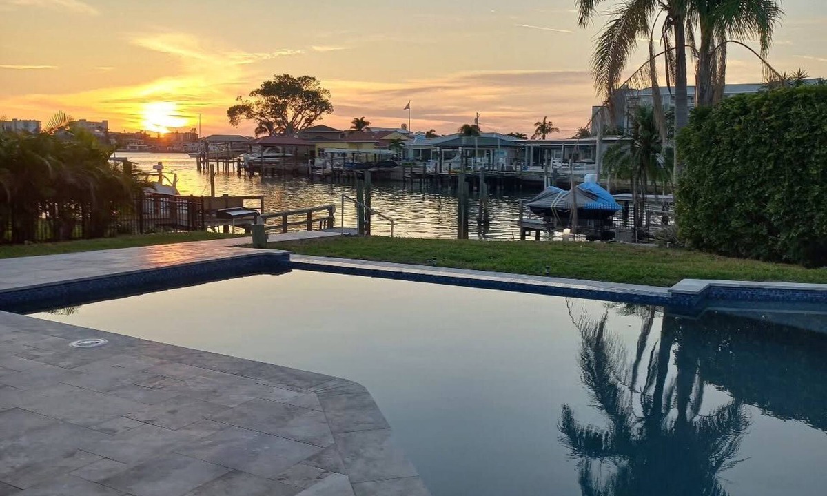 Island Estate House | Waterfront Beautiful Modern Villa – Pool Boat Deck Sleeps 14