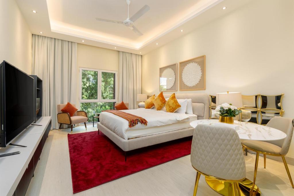 Discovery Gardens Apartment | White Sage Incredible Studio Next to Metro