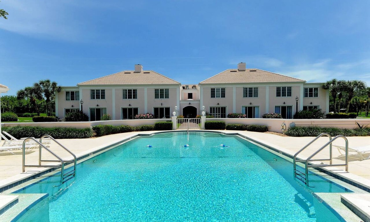 Osprey Apartment | Windsor Lodge Unit #19, studio close to beaches