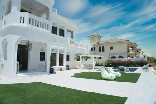 Palm Jumeirah Villa | World Class Luxurious 6 BDR Villa In Palm Jumeirah