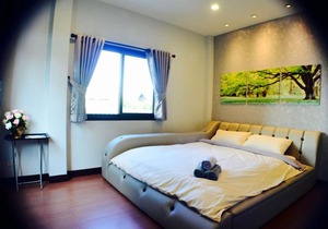 4 Bedroom House @skytrain