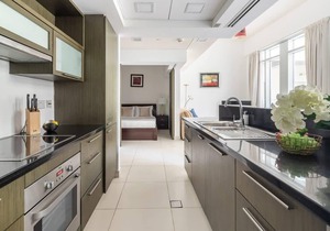 Bright 1BR Apt in Downtown with Large Balcony