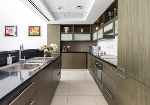 Bright 1BR Apt in Downtown with Large Balcony