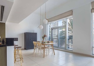 Bright and Spacious 1BR w/ Maid's in Downtown!