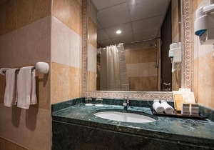 Deluxe King Room Walk from DIFC Metro Station