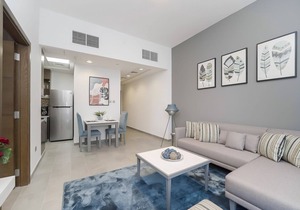 Dubai Marina Waterfront Condo Steps from the Beach