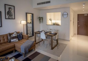 Elegant Apt With Balcony Minutes from Burj Khalifa