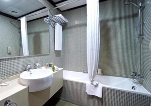 Executive Three Bedroom Apartment Near Internet Metro Station By Luxury Bookings AD