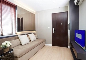 Gfeel 1BR, BTS Sukhumvit, wifi, pool,gym