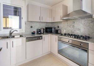 Gorgeous Modern 2BR + Study in Downtown Dubai