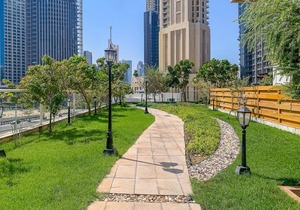 Gorgeous Modern 2BR + Study in Downtown Dubai