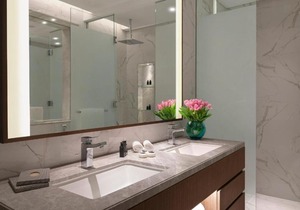 King Bedroom Near Spring Green Supermarket By Luxury Bookings