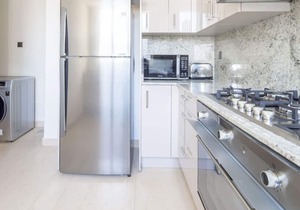 Luxurious 2BR W/ Study in Downtown - Sleeps 5!