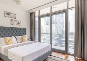 Luxurious 3BR in DIFC w/ Large Balcony & City View