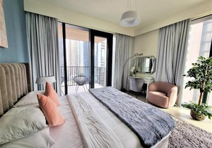 Luxurious Downtown Apt with balcony & View