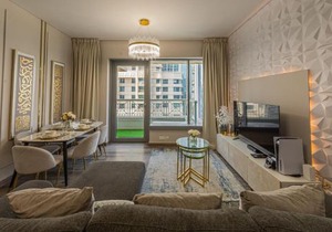 Luxury 2BR Burj Khalifa Fountain View with Pool, Gym, and Near Dubai Mall