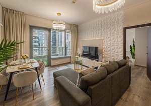 Luxury 2BR Burj Khalifa Fountain View with Pool, Gym, and Near Dubai Mall
