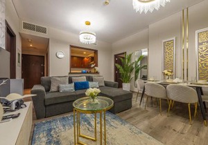 Luxury 2BR Burj Khalifa Fountain View with Pool, Gym, and Near Dubai Mall