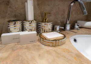 Luxury 2BR Burj Khalifa Fountain View with Pool, Gym, and Near Dubai Mall