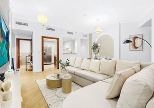 Luxury 2BR w/Skyline and Sea Views, Near Burj Khalifa & Dubai Mall