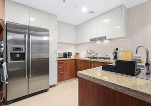 Luxury 2BR w/Skyline and Sea Views, Near Burj Khalifa & Dubai Mall