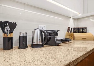 Luxury 2BR with Burj Khalifa View & Balcony Near Dubai Mall, Dining, Metro