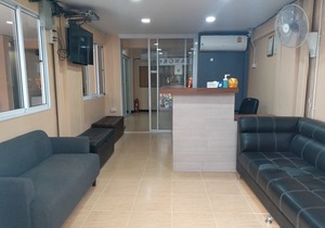 Pratunam Family House