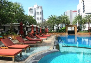 Serviced 1 Bed Panoramic SKYVILLAS with Pool and BTS