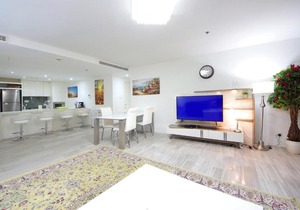 Signature Holiday Homes - Luxury 3 Bedroom Apartment D1 Tower Waterfront View