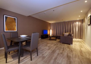 Signature Holiday Homes - Luxury 1 Bedroom Apartment D1 Tower Waterfront View