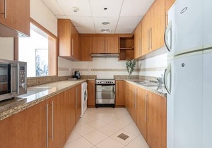 Spacious 1BR Apartment in JLT - Sleeps 4