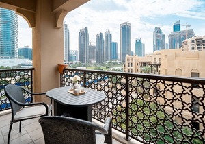 Spacious Apt with Private Balcony in Old Town