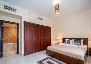 Spacious Apt with Private Balcony in Old Town