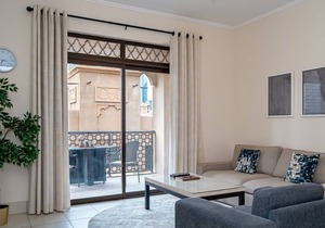 Spacious Apt with Private Balcony in Old Town