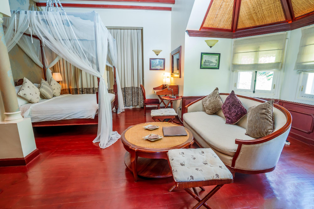 Spacious Apt with Private Balcony in Old Town