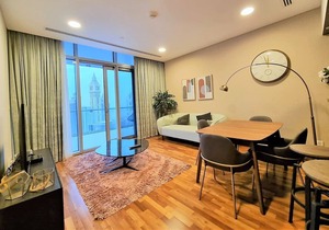 Stunning apt with balcony and awesome skyline view