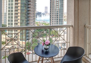Stylish 2BR Apartment Fountain Views - 29 Boulevard
