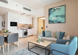 Superior One Bedroom Apartment Near Circle Mall 01