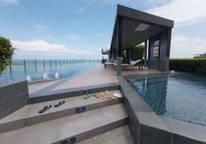 The Base Central Pattaya Thai