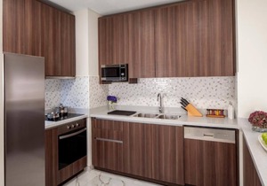 Three Bedroom Apartment Near Mina Seyahi Beach
