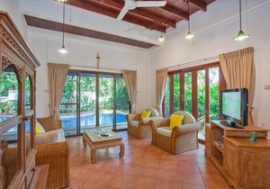 Traditional Thai Villa Nikkie in Tropical Nature, 4BR & Pool, near Rawai Beach
