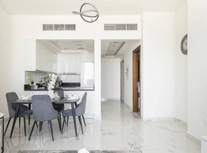 Amna T دبي | Business Bay