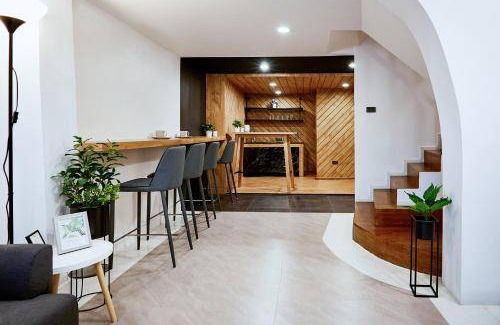 Wang Burapha Phirom Hotel | 14 m² Hotel ∙ 2 guests