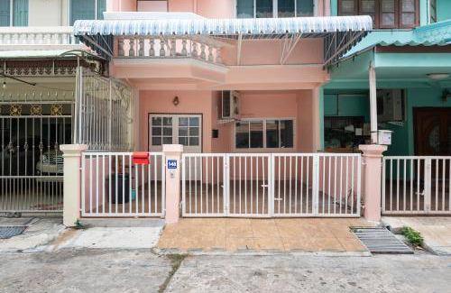 Phra Khanong Apartment | 200 m² Apartment ∙ 4 bedrooms ∙ 11 guests