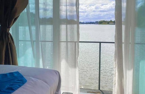 Ban Tai Boat Rental | 22 m² Houseboat ∙ 10 guests